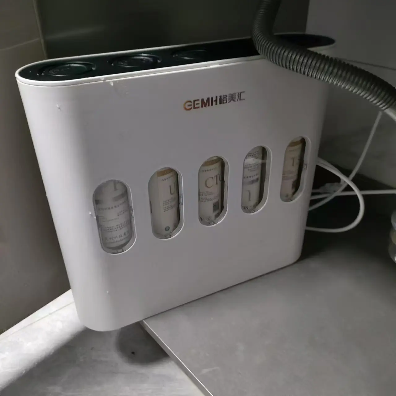 The Vereaqua cartridge fits perfectly in the Midea GEMH GM-UF-105A