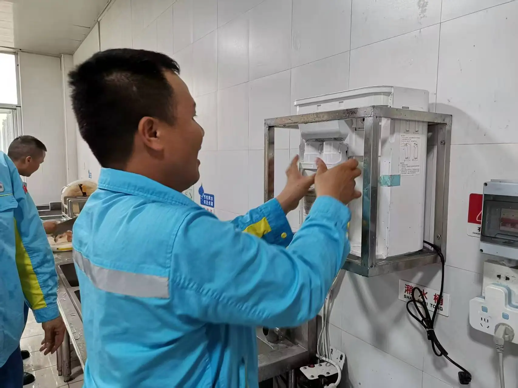 The Vereaqua cartridge fits perfectly in the TRULIVA